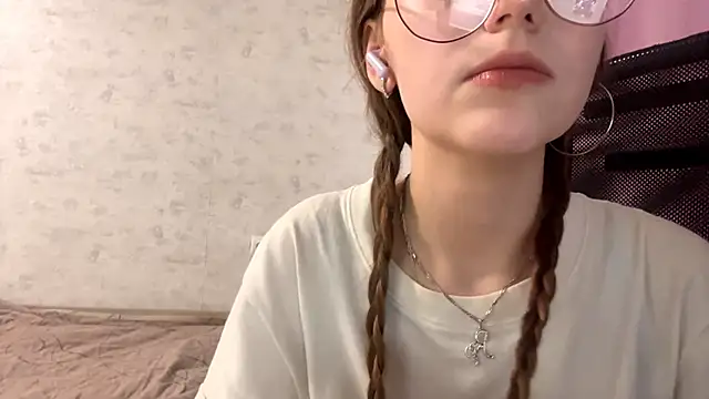 Snapshot of AliceStacy chatting on 11.03.25 AliceStacy online show from 11.03.25