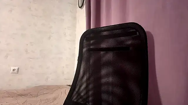 Snapshot of AliceStacy chatting on 11.15.25 AliceStacy online show from 11.15.25