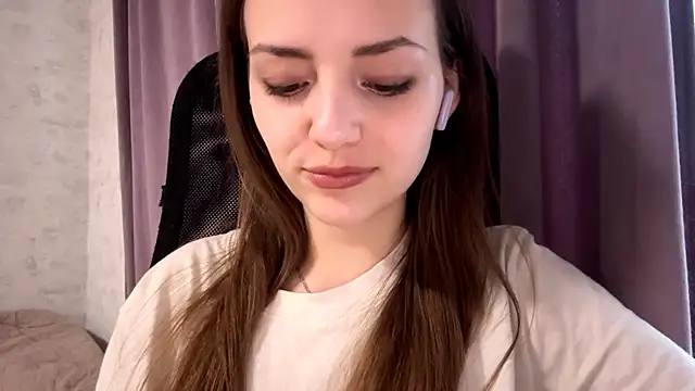 Snapshot of AliceStacy chatting on 11.23.25 AliceStacy online show from 11.23.25