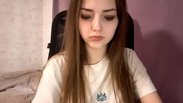 Snapshot of AliceStacy chatting on 11.24.25 AliceStacy online show from 11.24.25