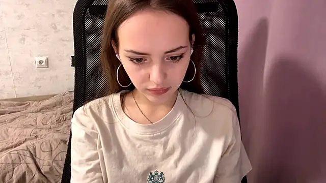 Snapshot of AliceStacy chatting on 12.02.25 AliceStacy online show from 12.02.25