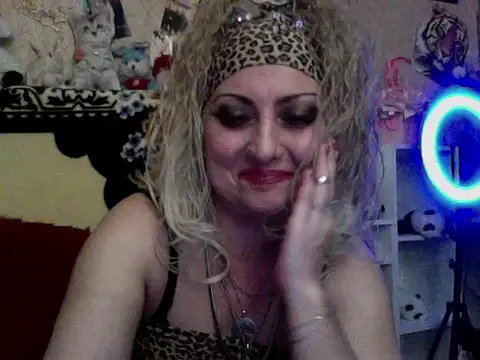 xHot Amazonq online show from 11.21.25