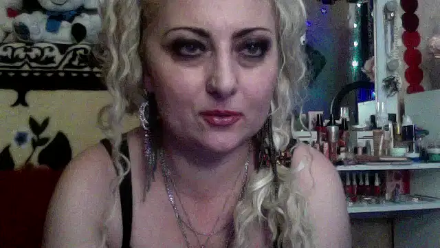 xHot Amazonq online show from 12.02.25