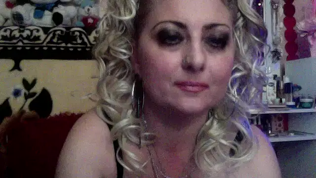 xHot Amazonq online show from 12.05.25