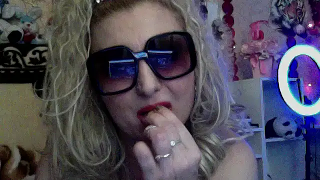 xHot Amazonq online show from 01.11.26