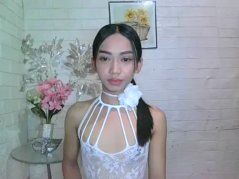 Snapshot of Queenpau chatting on 10.28.25 Queenpau online show from 10.28.25