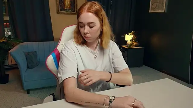 Snapshot of AddieOsler chatting on 11.19.25 AddieOsler online show from 11.19.25