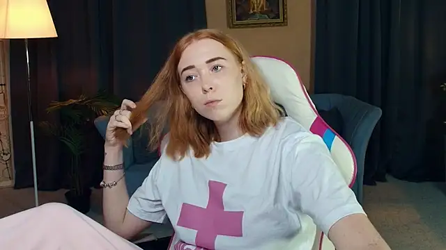 Snapshot of AddieOsler chatting on 11.29.25 AddieOsler online show from 11.29.25