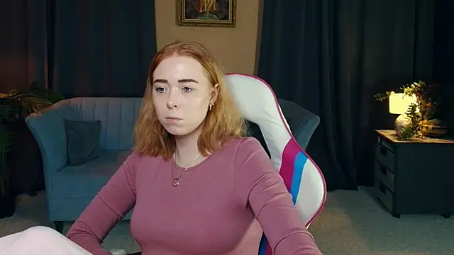 Snapshot of AddieOsler chatting on 11.30.25 AddieOsler online show from 11.30.25