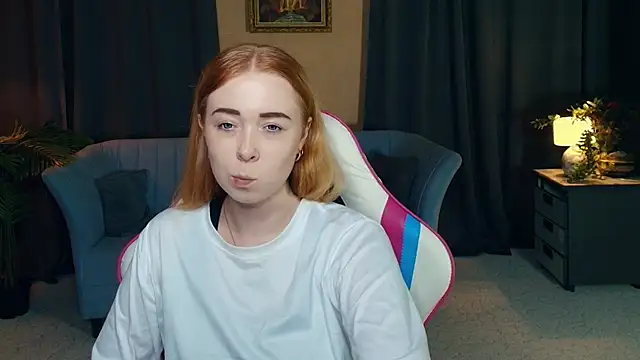 Snapshot of AddieOsler chatting on 12.03.25 AddieOsler online show from 12.03.25