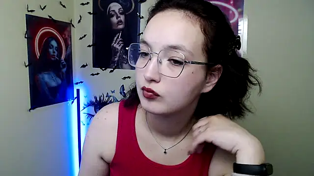 Snapshot of MissAriaa chatting on 10.27.25 MissAriaa online show from 10.27.25