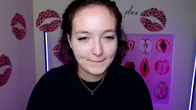 Snapshot of MissAriaa chatting on 10.28.25 MissAriaa online show from 10.28.25