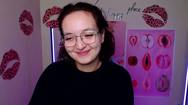 Snapshot of MissAriaa chatting on 10.28.25 MissAriaa online show from 10.28.25