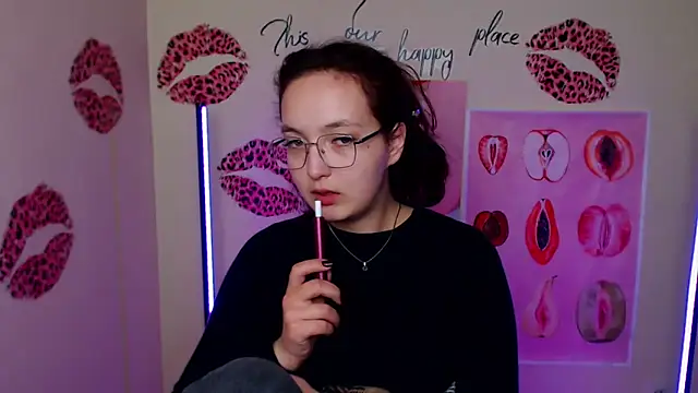 Snapshot of MissAriaa chatting on 10.29.25 MissAriaa online show from 10.29.25