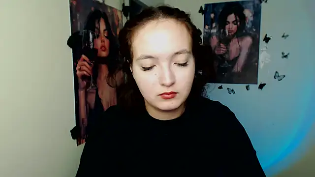 Snapshot of MissAriaa chatting on 11.17.25 MissAriaa online show from 11.17.25