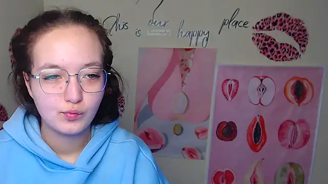 Snapshot of MissAriaa chatting on 11.28.25 MissAriaa online show from 11.28.25