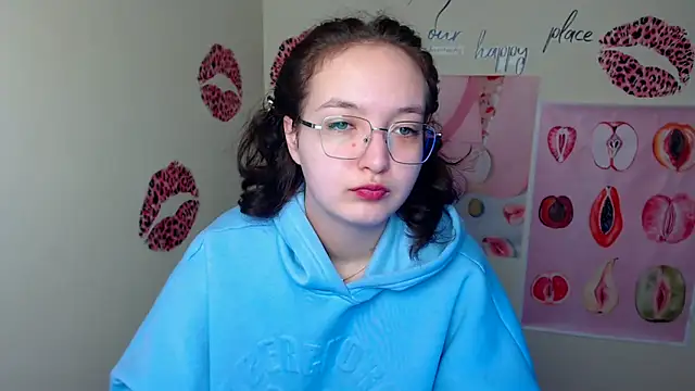 Snapshot of MissAriaa chatting on 12.04.25 MissAriaa online show from 12.04.25