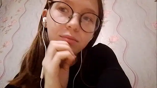 Snapshot of SalenaAhnell chatting on 10.25.25 SalenaAhnell online show from 10.25.25