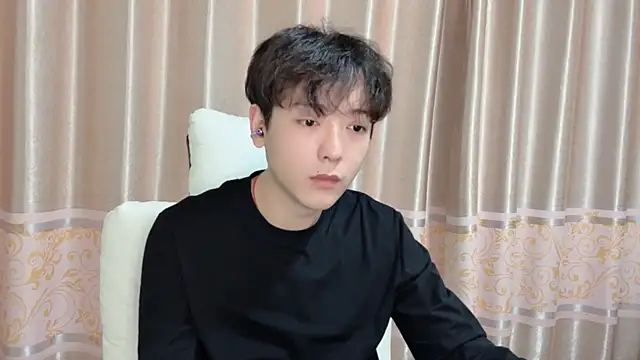 Snapshot of xiaoxiao1025 chatting on 10.28.25 xiaoxiao1025 online show from 10.28.25