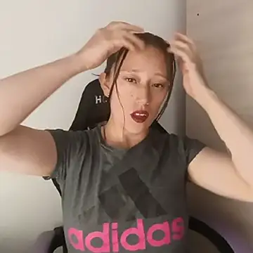 Snapshot of Sunshine_e chatting on 11.08.25 Sunshine e online show from 11.08.25