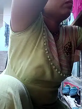 Snapshot of Sabhana_cuty chatting on 12.17.25 Sabhana cuty online show from 12.17.25