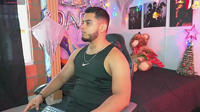 Tiler wolker online show from 12.14.25