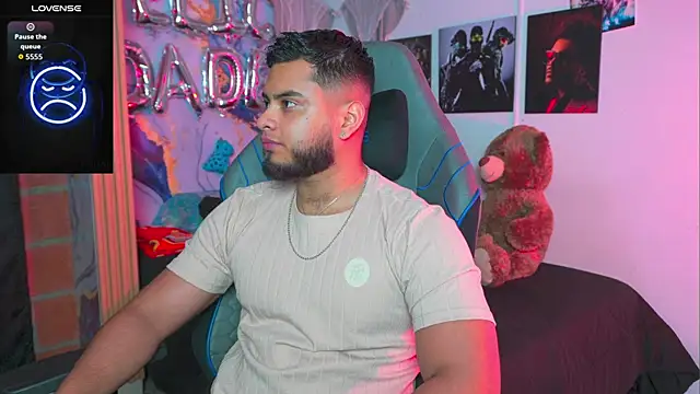 Tiler wolker online show from 04.14.26