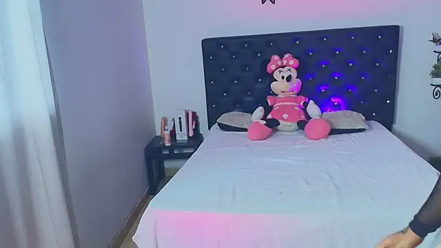 Snapshot of GiannaRoberts chatting on 11.14.25 GiannaRoberts online show from 11.14.25