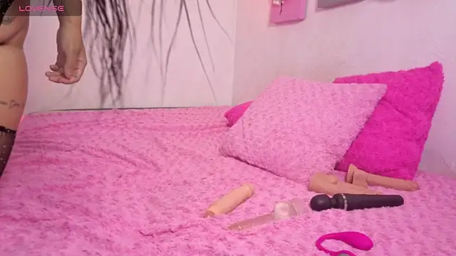 GiannaRoberts online show from 02.27.26