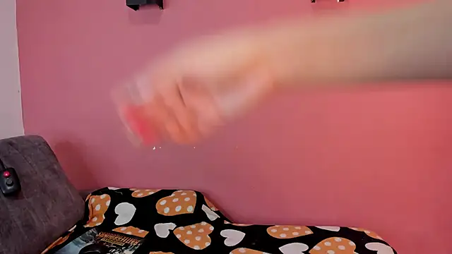 Snapshot of NhoanBrunette chatting on 12.20.25 NhoanBrunette online show from 12.20.25