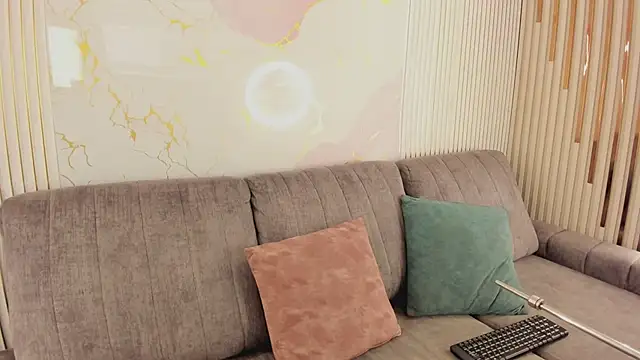 Snapshot of NhoanBrunette chatting on 02.14.26 NhoanBrunette online show from 02.14.26