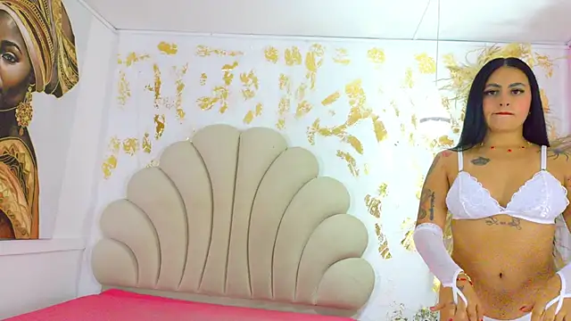 Snapshot of HellemMonet chatting on 11.15.25 HellemMonet online show from 11.15.25