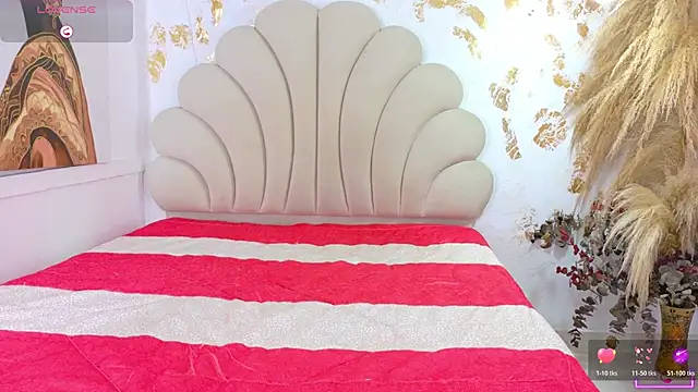 Snapshot of HellemMonet chatting on 11.22.25 HellemMonet online show from 11.22.25