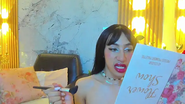 Snapshot of Nayla_Monroee chatting on 11.10.25 Nayla Monroee online show from 11.10.25