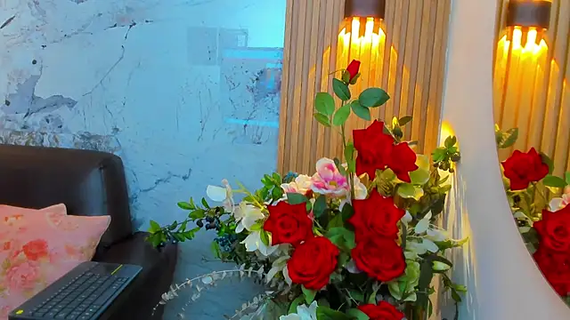 Snapshot of Nayla_Monroee chatting on 11.18.25 Nayla Monroee online show from 11.18.25