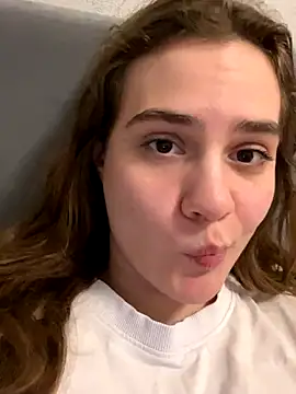 Snapshot of blooomis chatting on 11.18.25 blooomis online show from 11.18.25