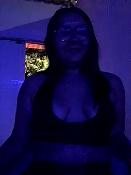 Snapshot of gabydoanal chatting on 10.28.25 gabydoanal online show from 10.28.25