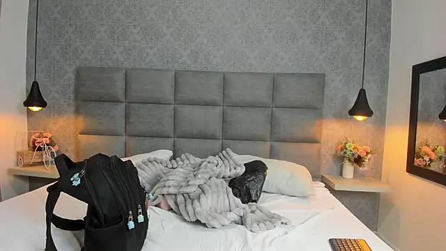 Snapshot of Luna_Bella3 chatting on 11.13.25 Luna Bella3 online show from 11.13.25