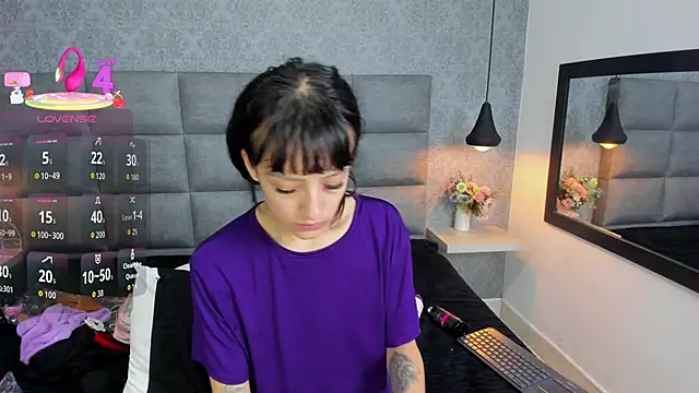 Snapshot of Luna_Bella3 chatting on 11.28.25 Luna Bella3 online show from 11.28.25