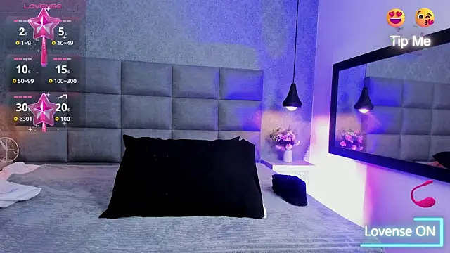 Snapshot of Luna_Bella3 chatting on 12.17.25 Luna Bella3 online show from 12.17.25