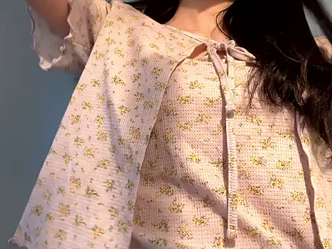 Snapshot of miku_pipipi chatting on 11.08.25 miku pipipi online show from 11.08.25