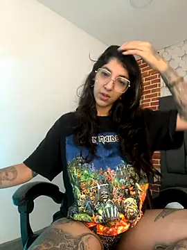 Snapshot of ghostwomaan chatting on 11.29.25 ghostwomaan online show from 11.29.25