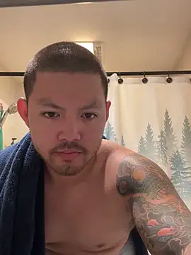 Snapshot of urboiy chatting on 10.29.25 urboiy online show from 10.29.25