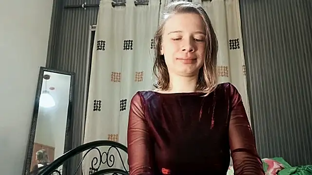 Snapshot of MargaretFairy chatting on 10.26.25 MargaretFairy online show from 10.26.25