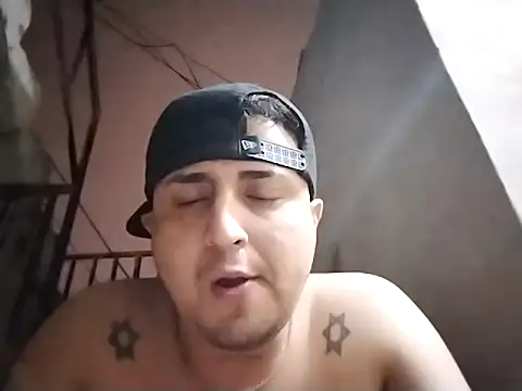 Snapshot of Mrandreuw chatting on 10.27.25 Mrandreuw online show from 10.27.25