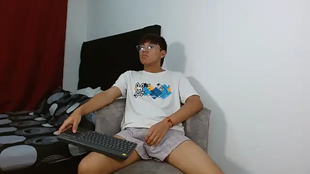 Snapshot of isak_lane chatting on 10.30.25 isak lane online show from 10.30.25