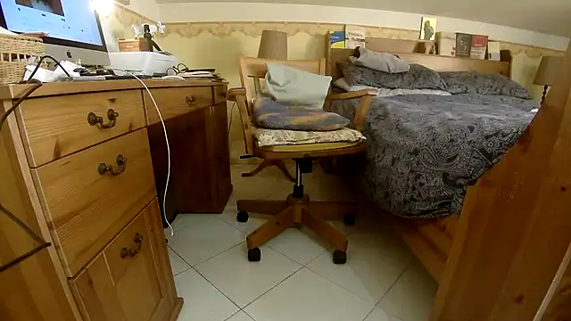 Snapshot of Sissypat53 chatting on 11.11.25 Sissypat53 online show from 11.11.25