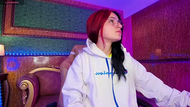 Snapshot of Ale_sweety_ chatting on 11.28.25 Ale sweety online show from 11.28.25