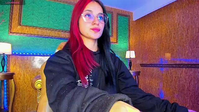 Snapshot of Ale_sweety_ chatting on 12.15.25 Ale sweety online show from 12.15.25