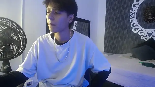 Snapshot of Ghost__Girl_ chatting on 11.02.25 Ghost Girl online show from 11.02.25